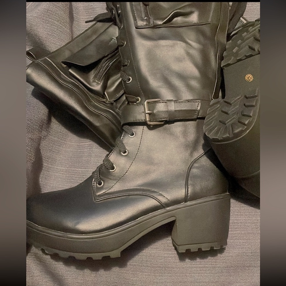 Combat boots